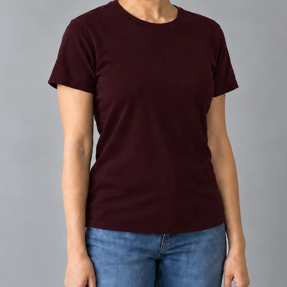 Blank tshirt oxblood on a model